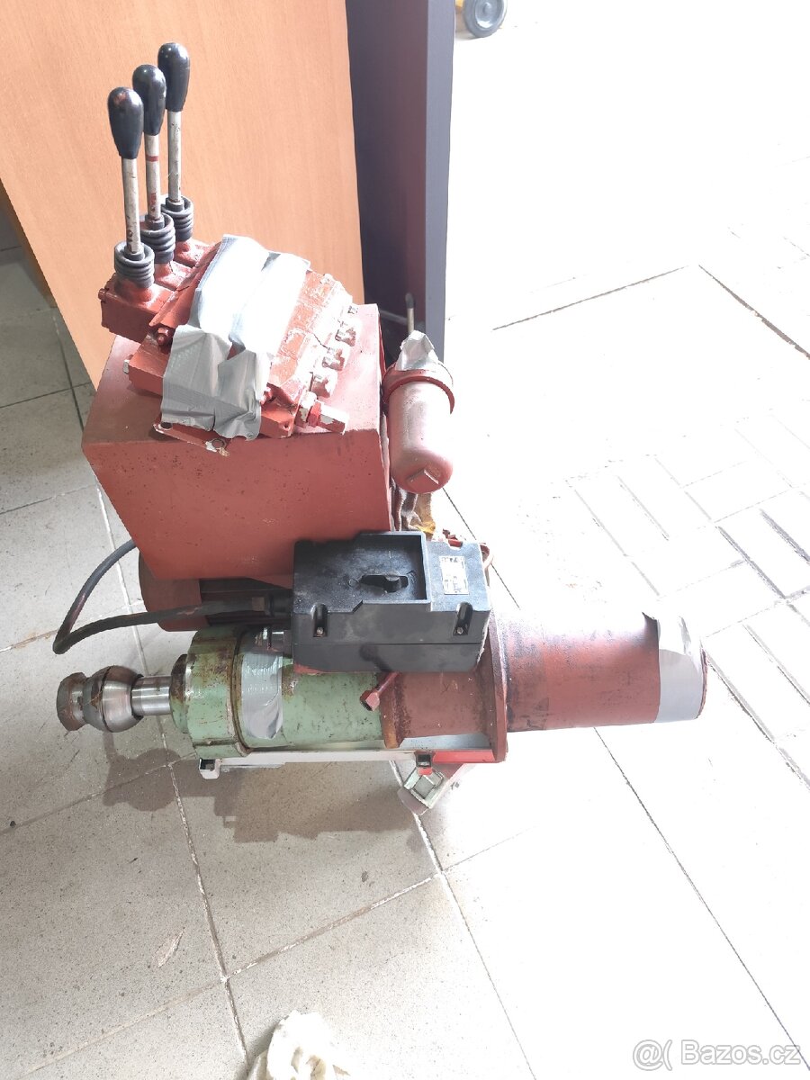 Hydraulický rozvaděč, čerpadlo, pístnice