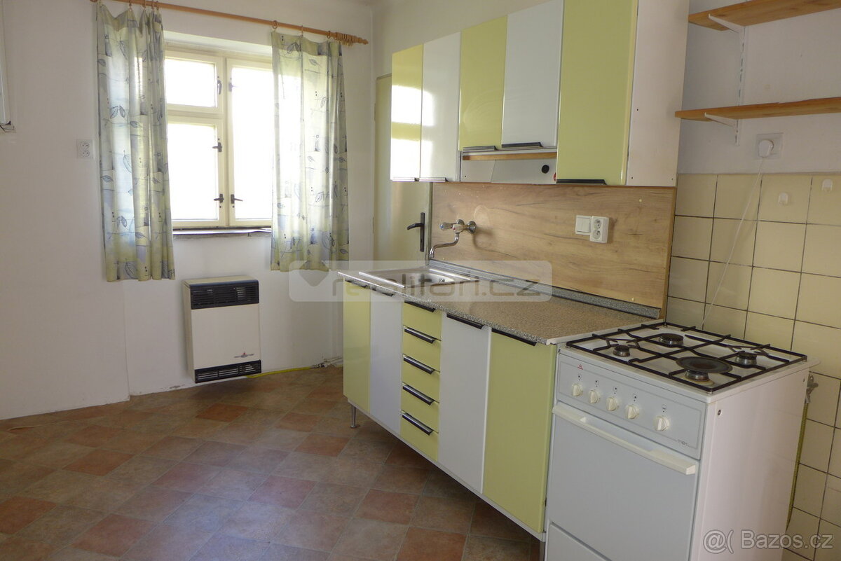 Prodej prostorného cihlového bytu 2+1 s komorou v Plzni na D