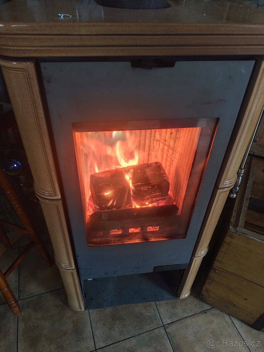 Kachlová krbová kamna