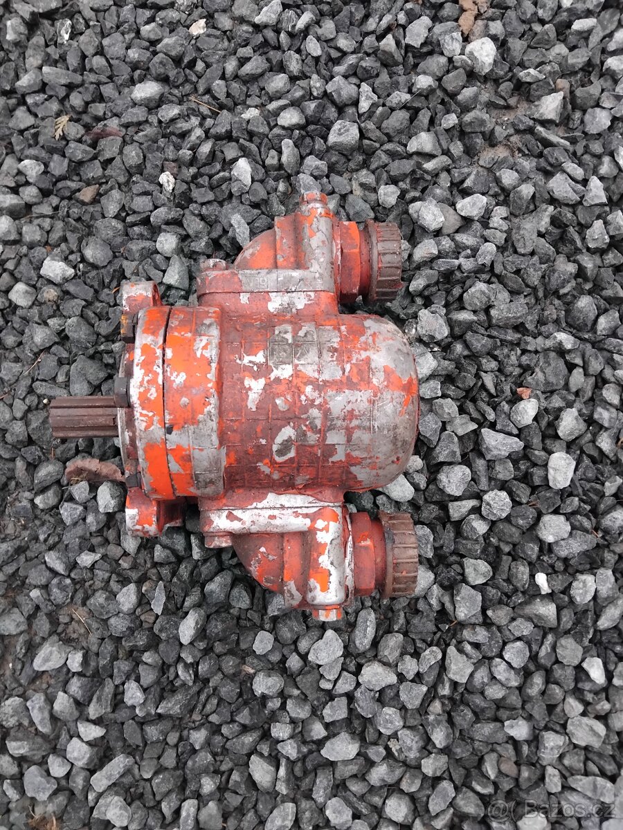 Prodám funkční hydraulické čerpadlo traktor bagr Bělorus