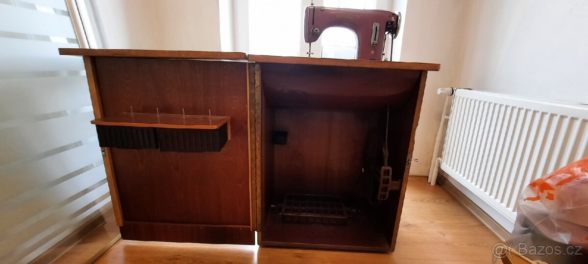 Šicí stroj Minerva