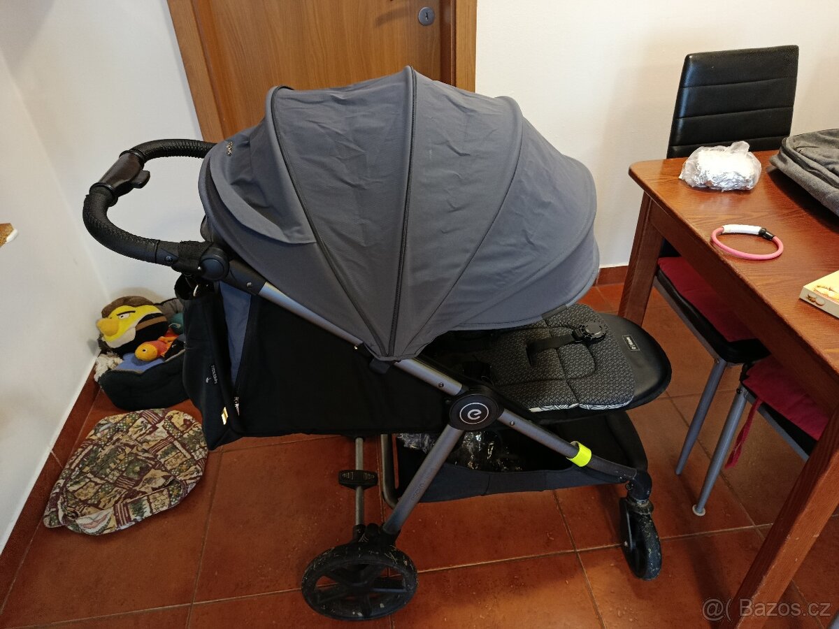 Sportovní kočárek značky ESPIRO WAVE