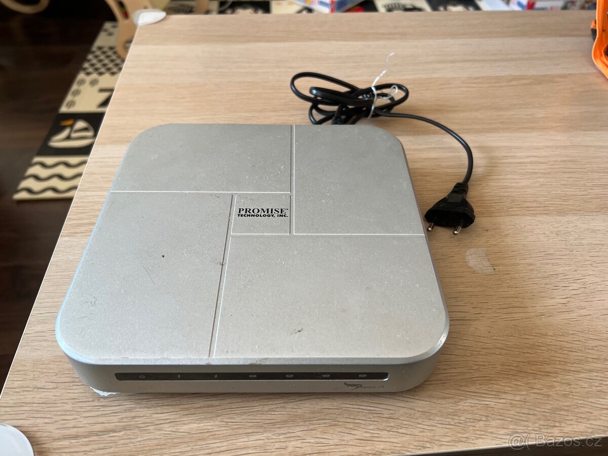 Diskové pole Promise pegasus J4