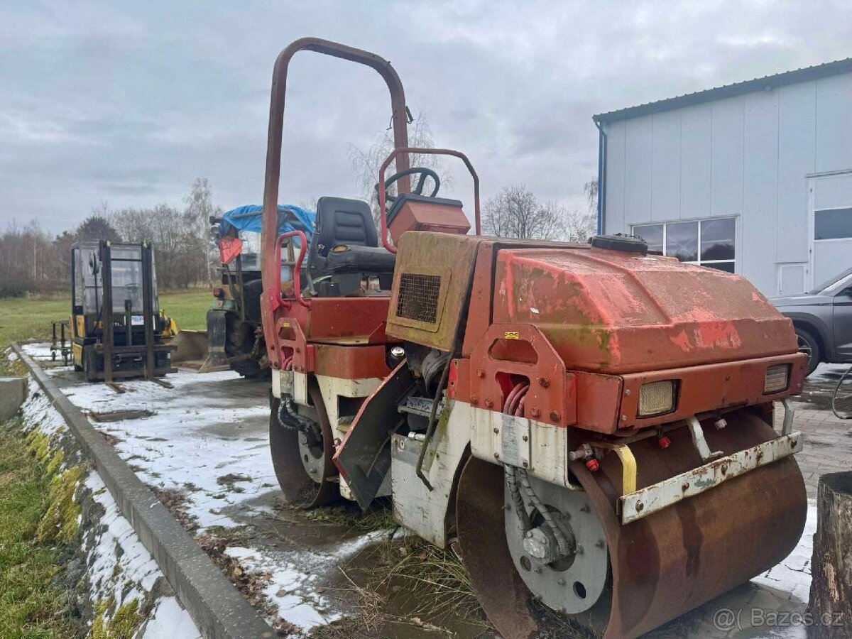 VIBRAČNÍ VÁLEC DYNAPAC