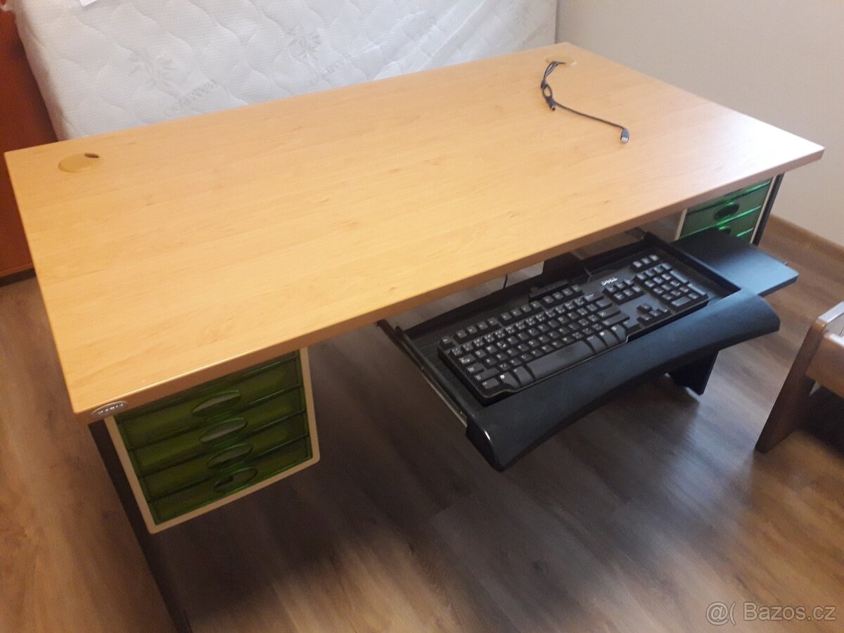 Kancelářský stůl  Prof.HOBIS