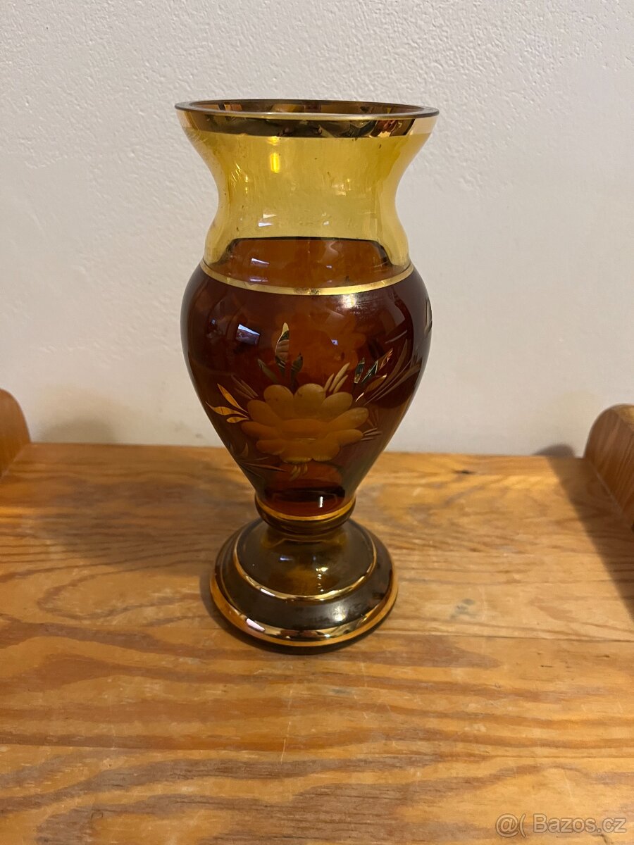SKLENĚNÁ BROUŠENÁ - ZLACENÁ VÁZA