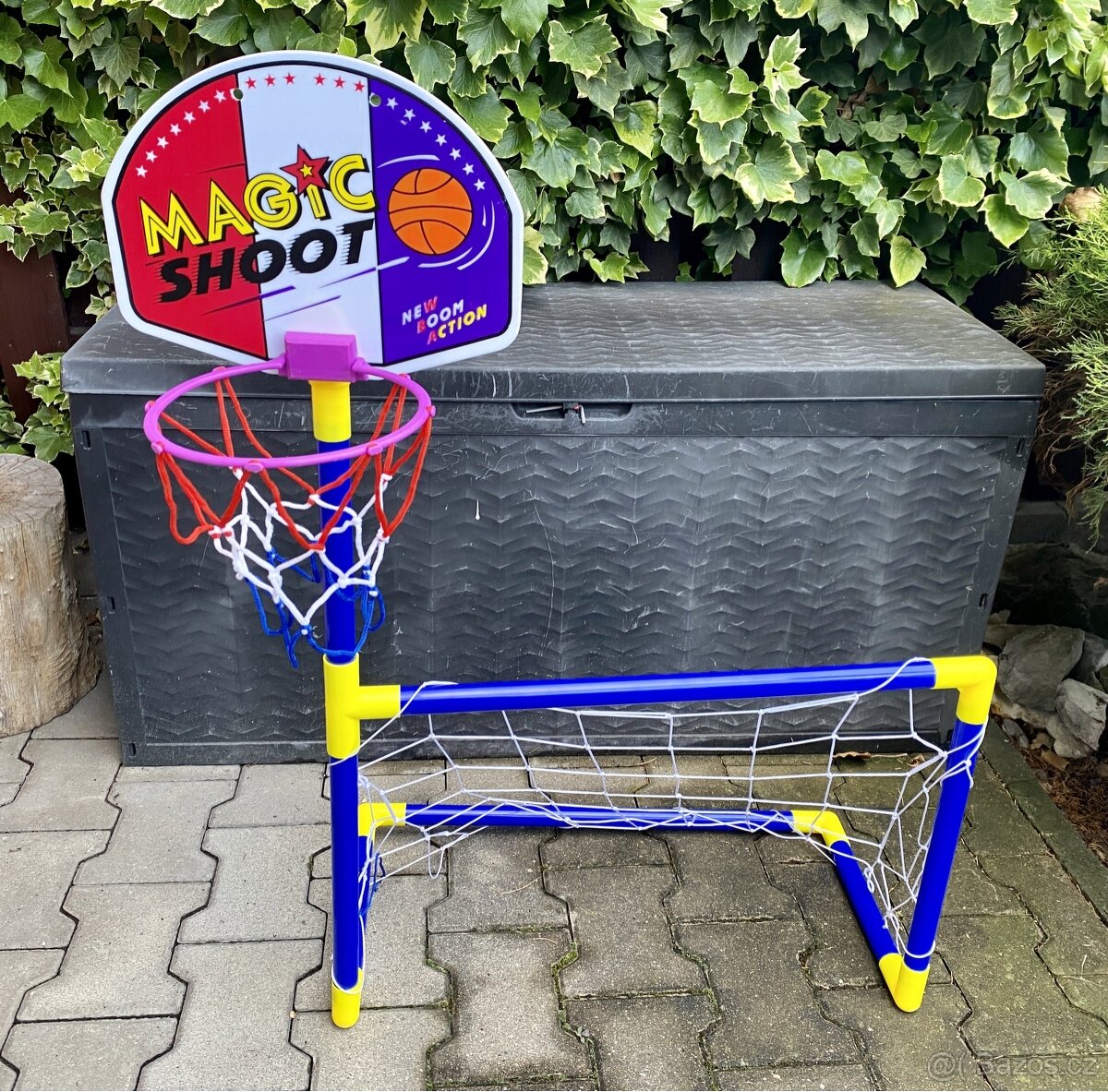 Dětská branka s basketbalovým košem.