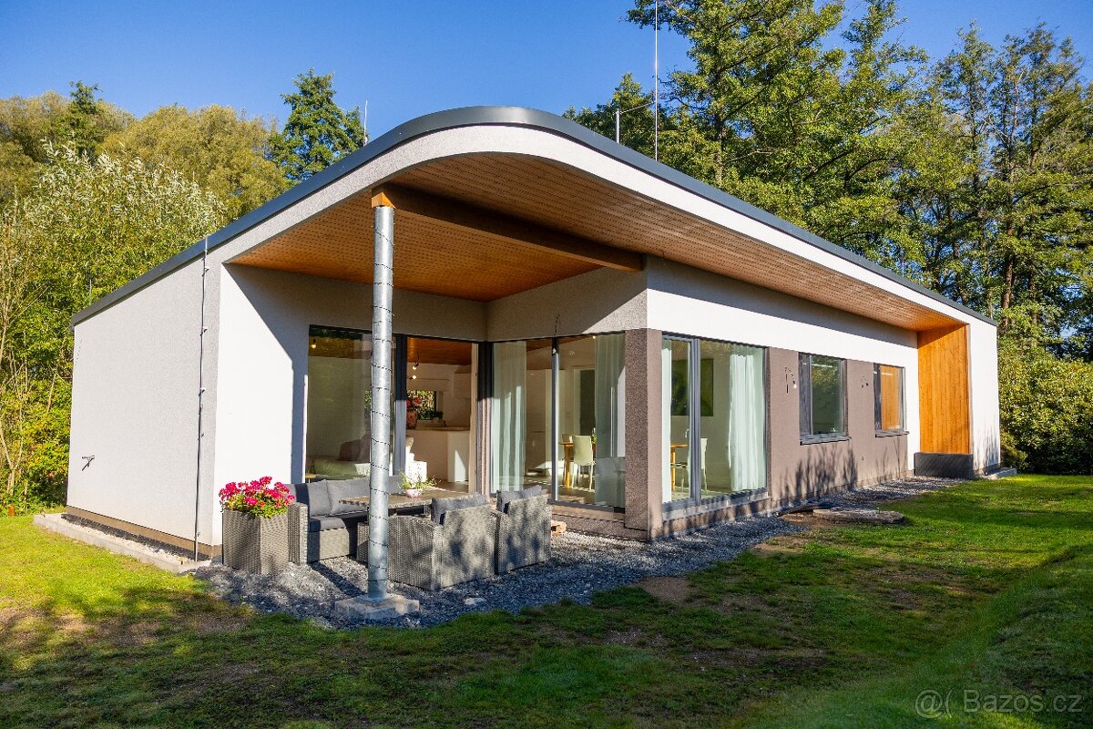 PRODEJ MODERNÍHO RODINNÉHO DOMU V LOUŇOVICÍCH, NEDALEKO PRAH