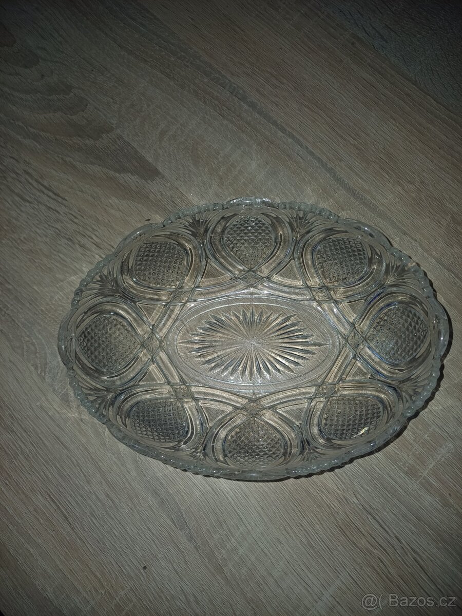 Skleněná oválná miska
