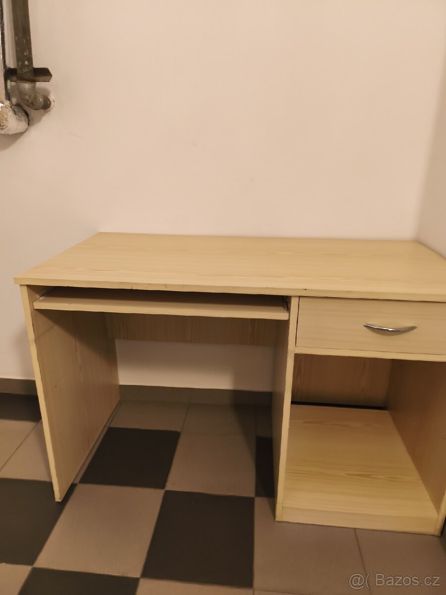 Psací stůl