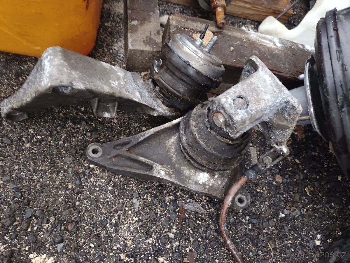 BMW E39 525d,530d - silentbloky motoru L+P