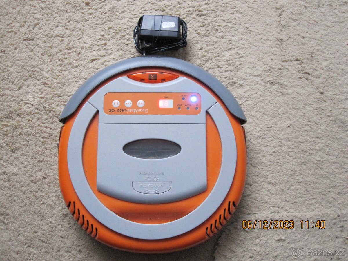 Robotický vysavač zn.002