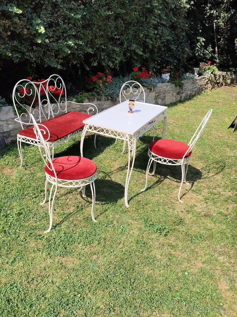 Nábytek