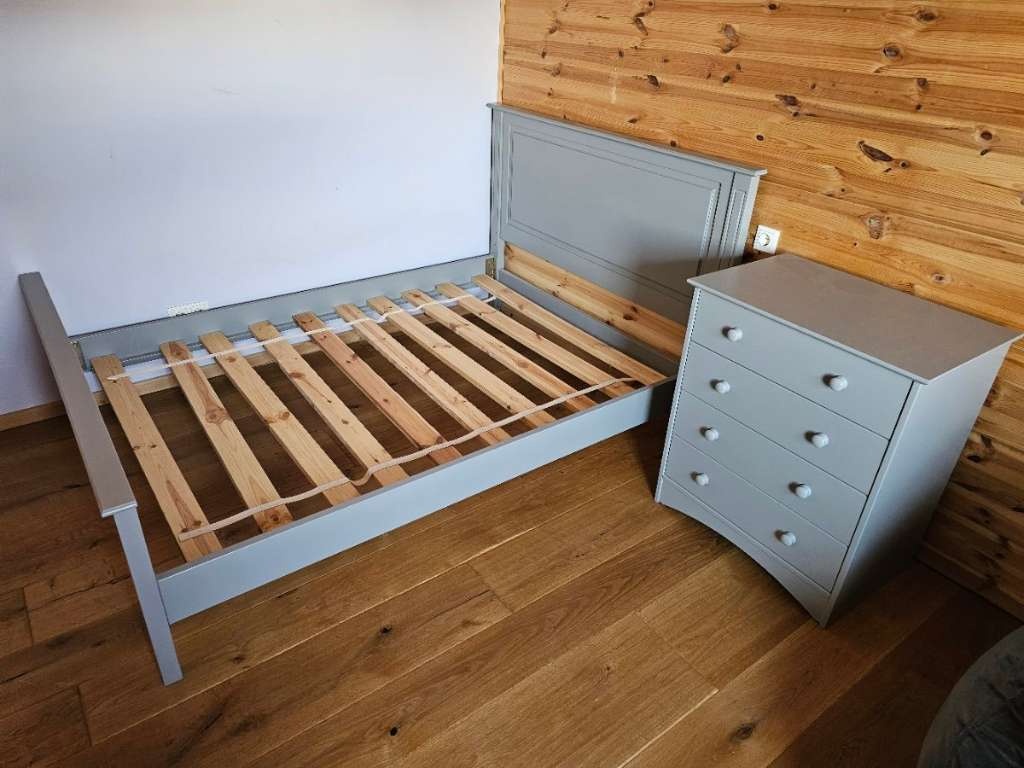Dětská postel INES včetně roštu a komody