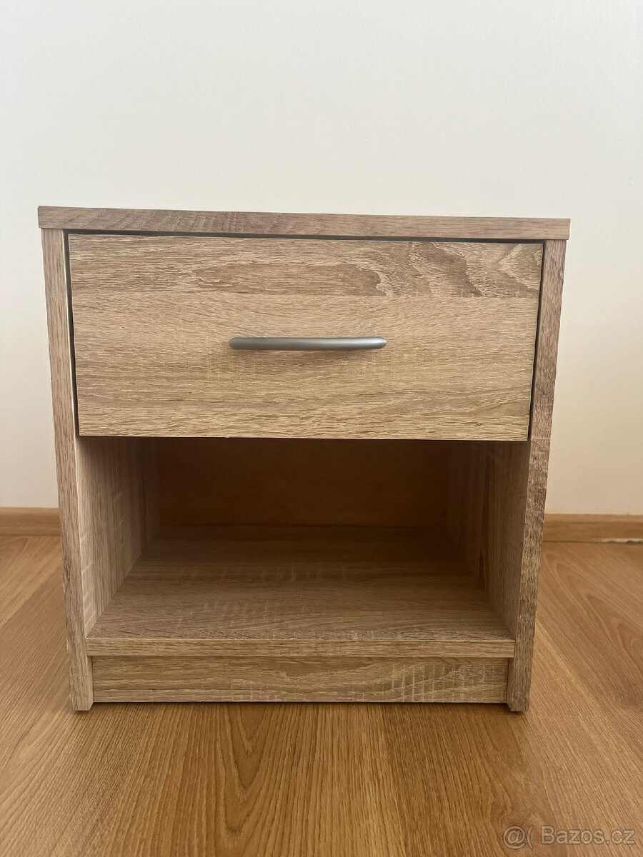 Noční stolek dubový 39x41x28cm