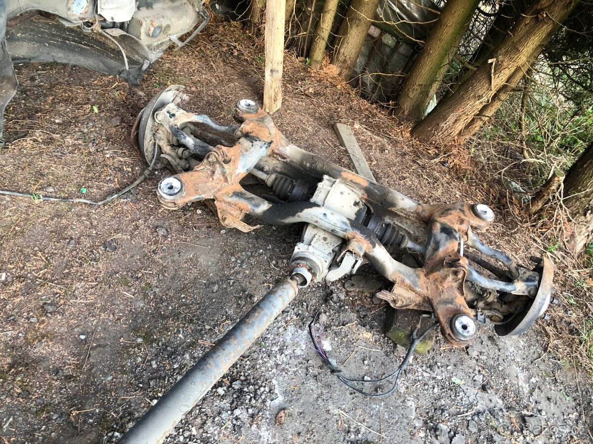 KOMPLETNÍ NÁPRAVNICE ZADNÍ A6 C5 2.7T QUATTRO