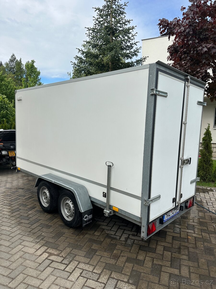 Skříňový přivěsný vozík 2000 kg bržděný