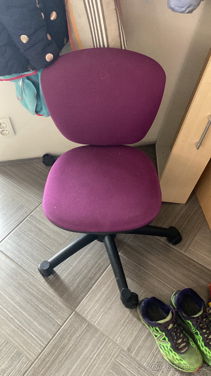 Otocna zidle detska