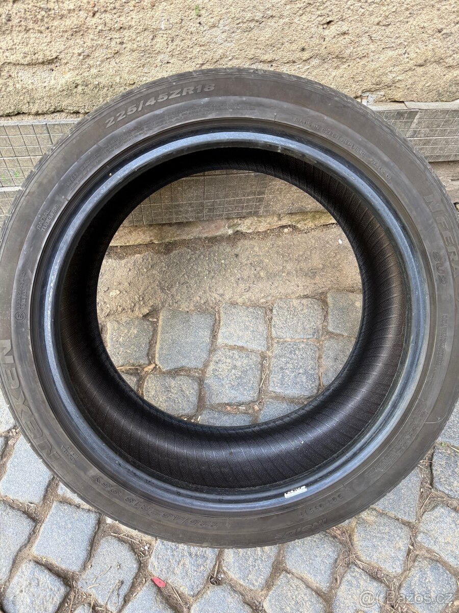 Letní pneu 225/45/18