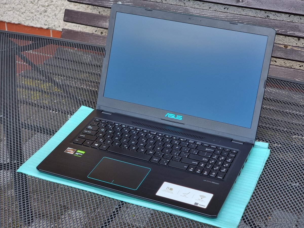 Herní notebook Asus M570D - jako nový, nevyužitý