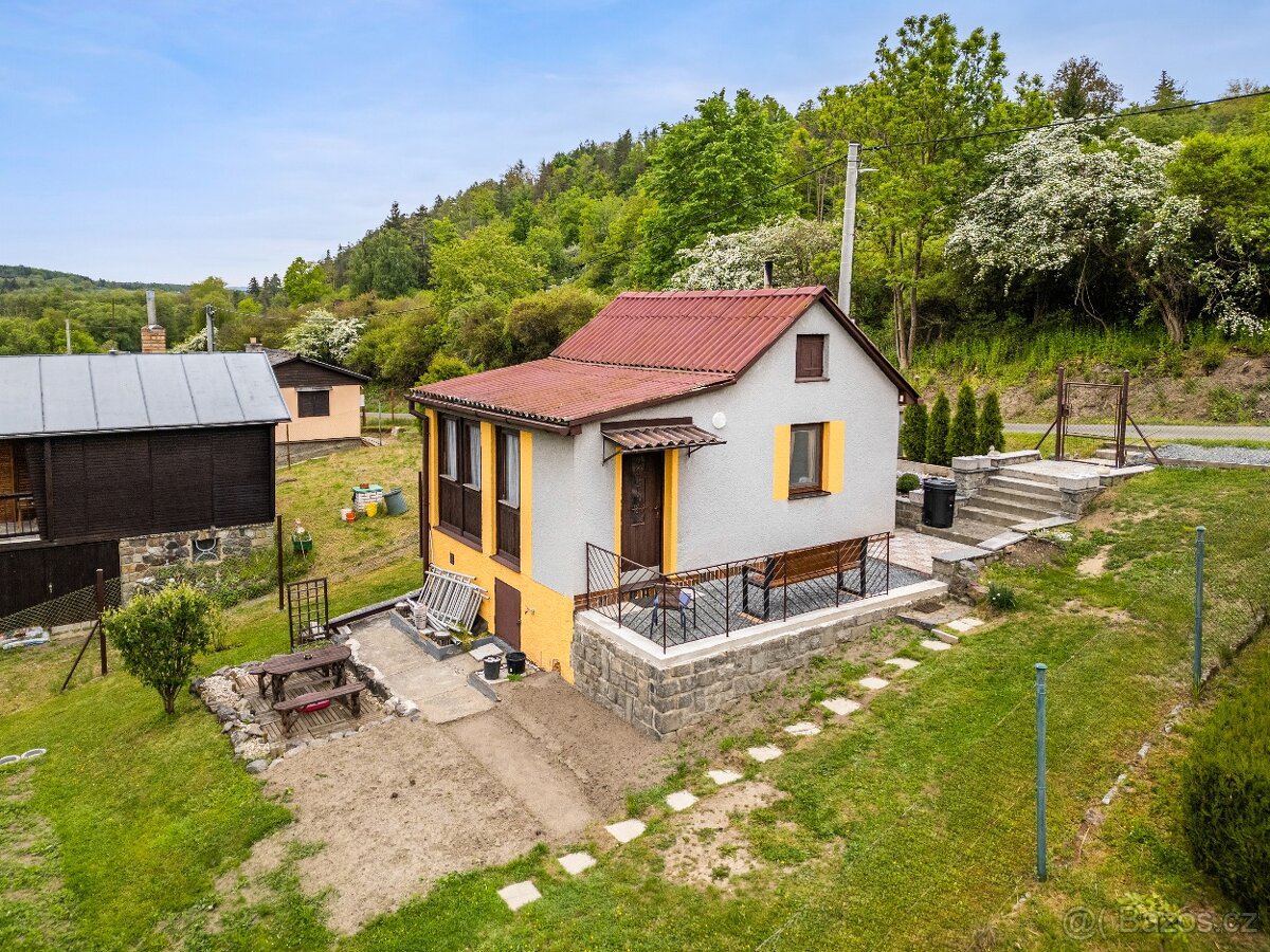 Zděná chata u řeky Úslavy s možností trvalého bydlení