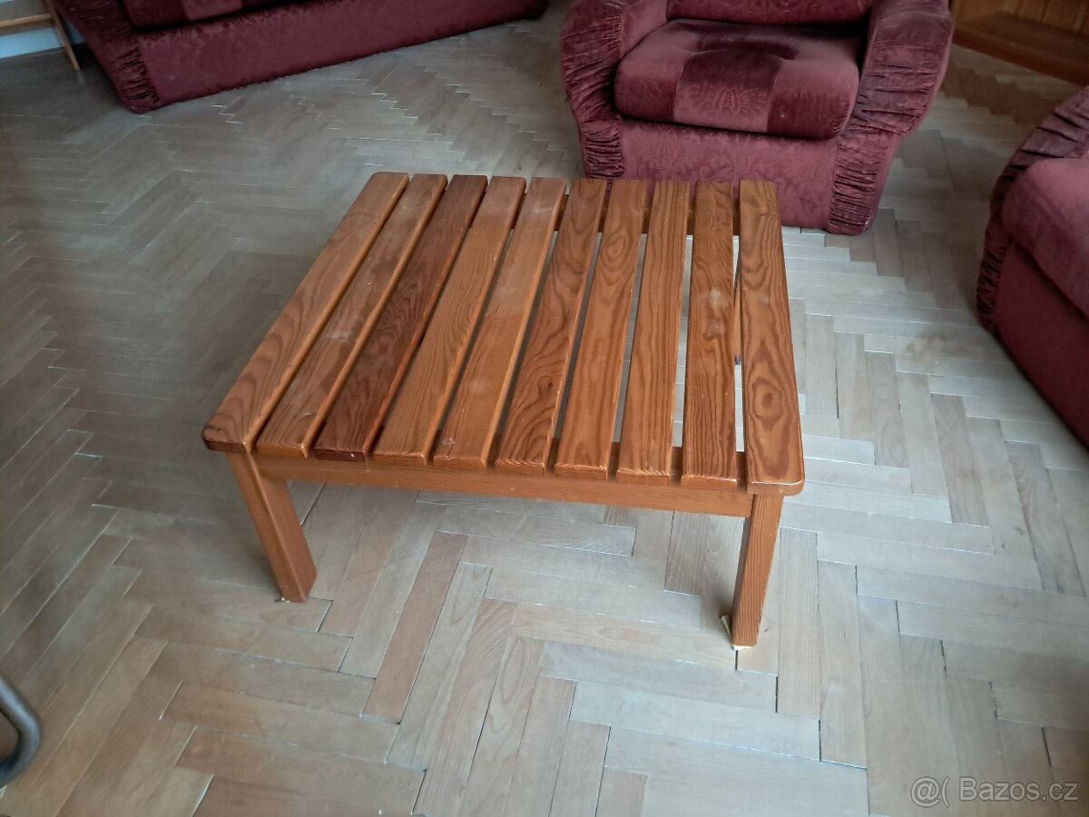 Konferenční stolek