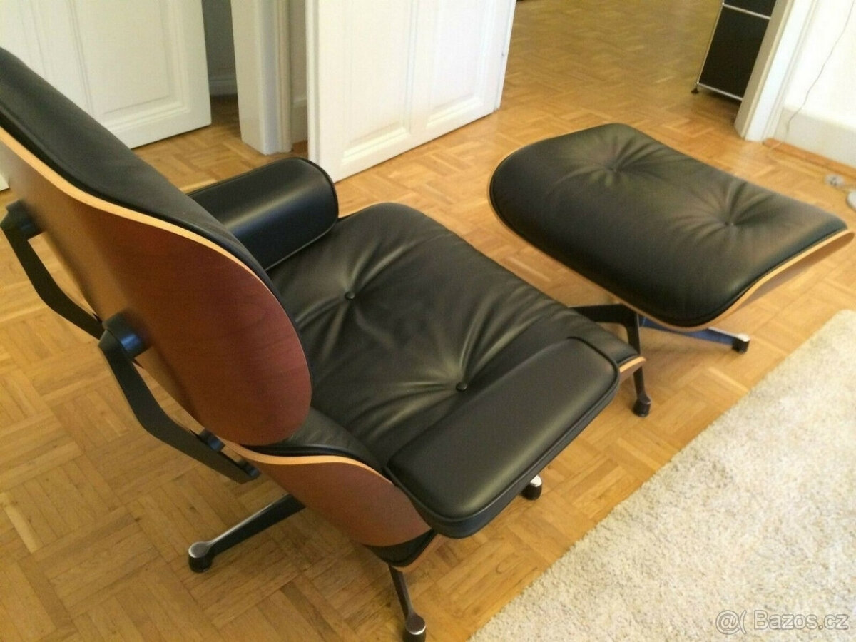 Originální křeslo Charles & Ray Eames s taburetem od Vitra -