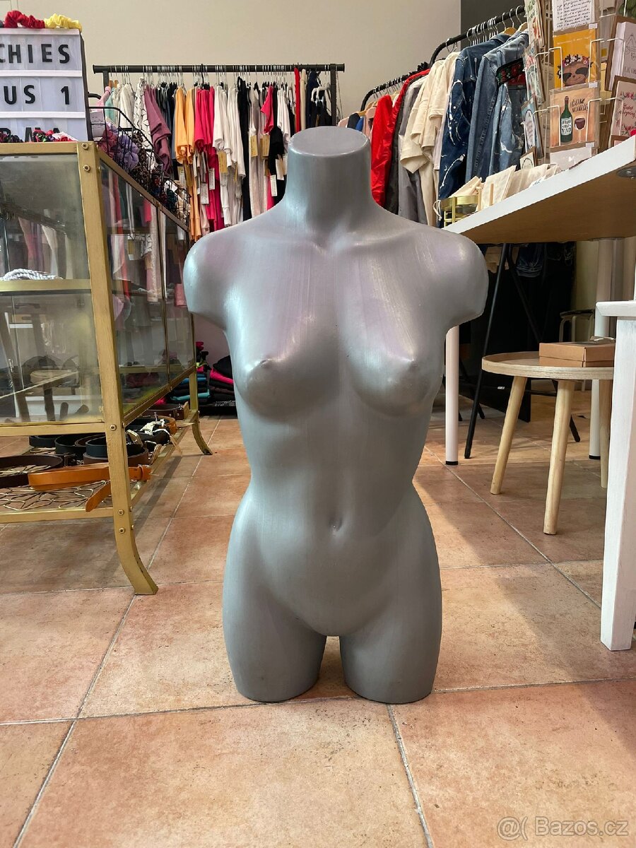 Dámská figurína