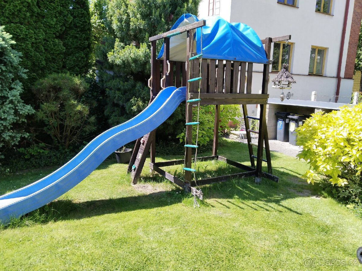 Zahradní domek pro děti.