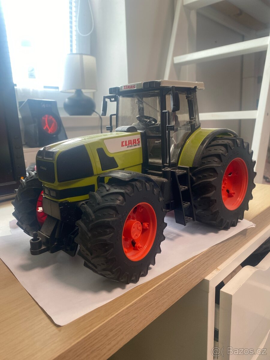 Model traktoru claas