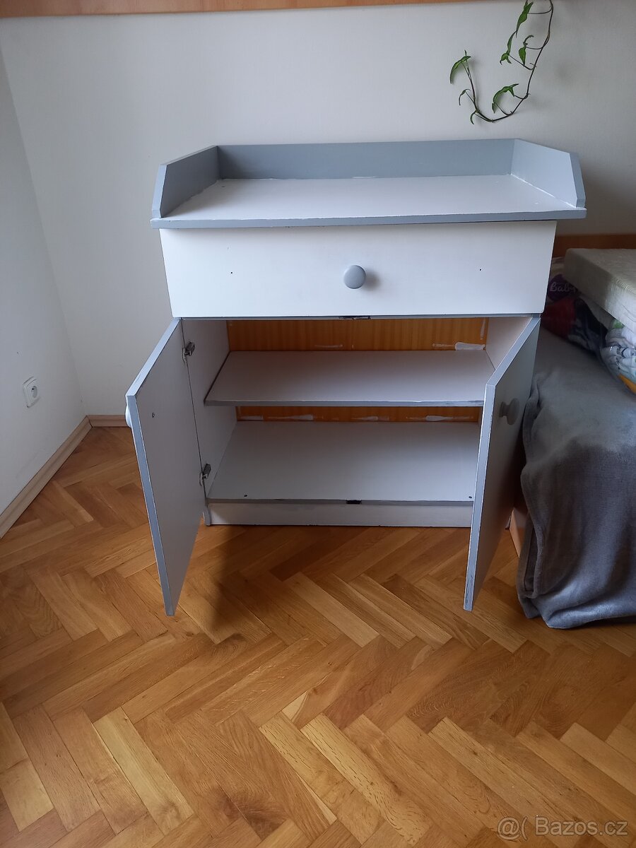 Přebalovací pult
