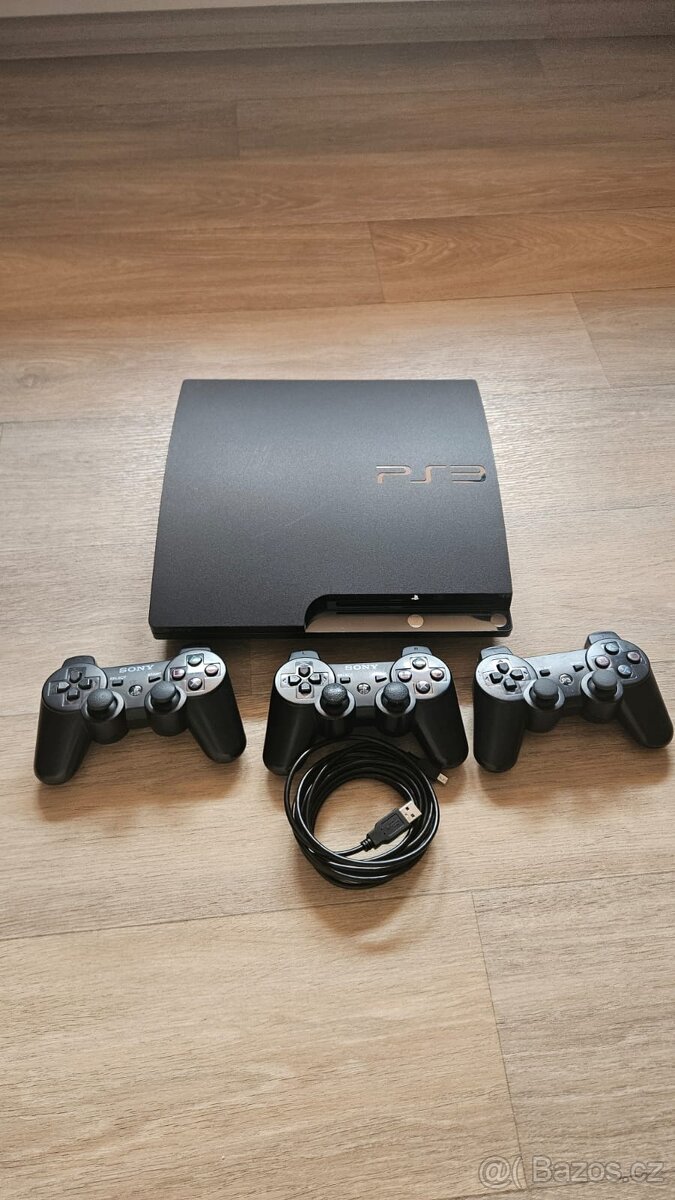 Plně funkční PS3 super slim + tři ovladače + kabeláž. .