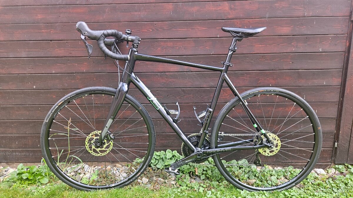 Gravel kolo 4EVER Gromvel 2 – Shimano 105, karbonová vidlice