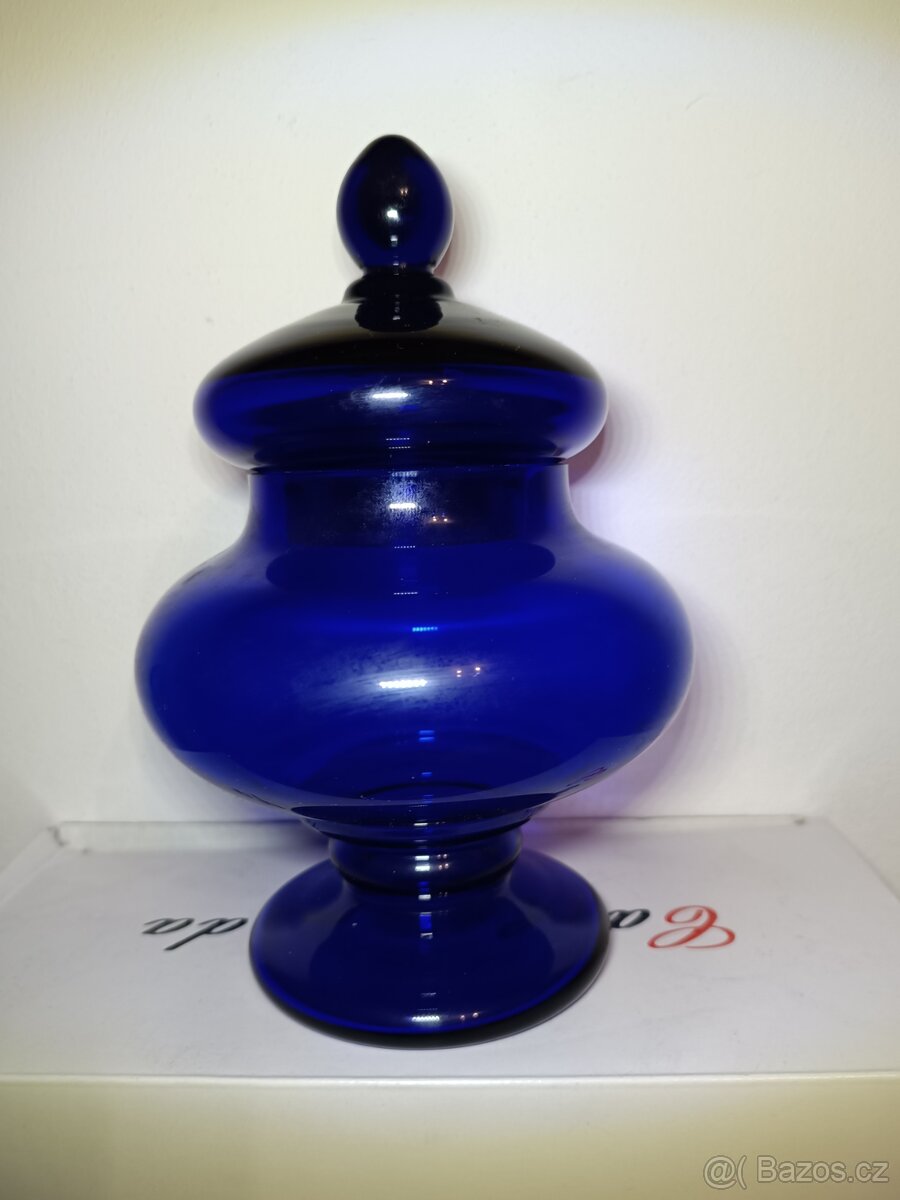 Modrá dóza s víkem, kobaltové sklo