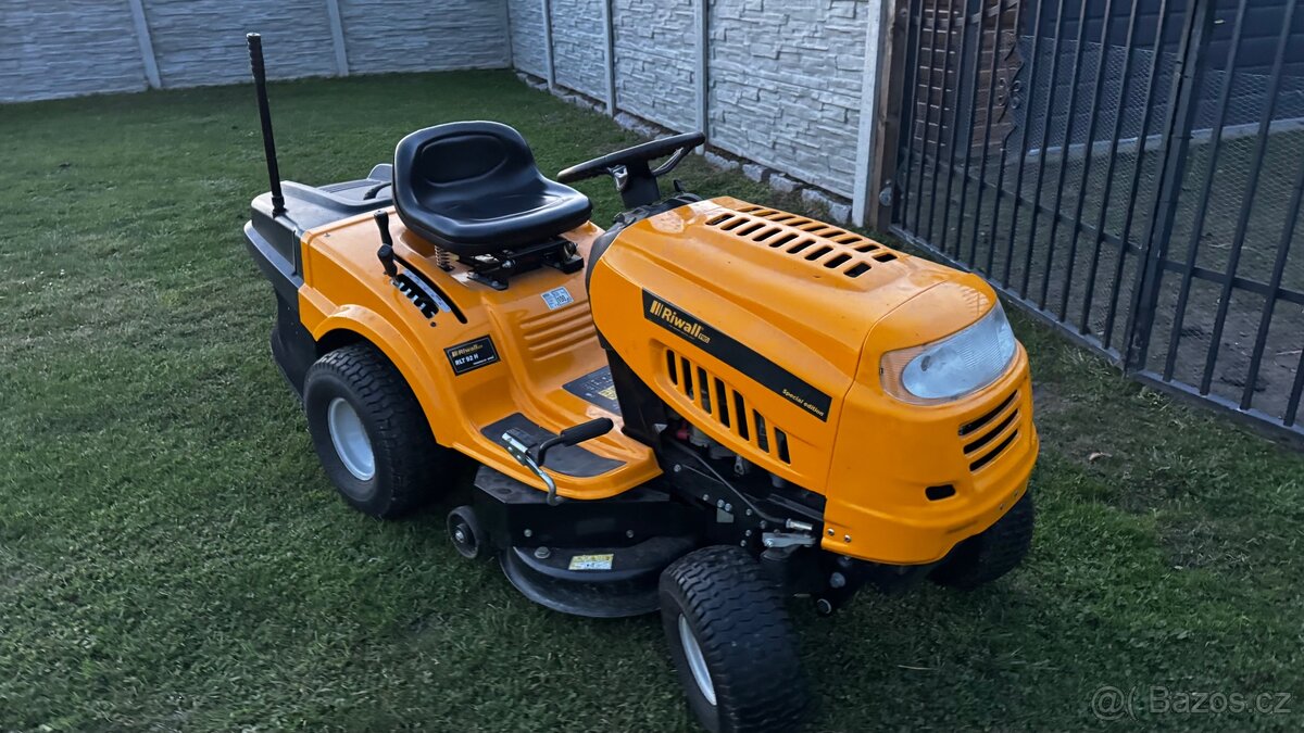 Zahradní traktor, traktůrek, sekačka MTD