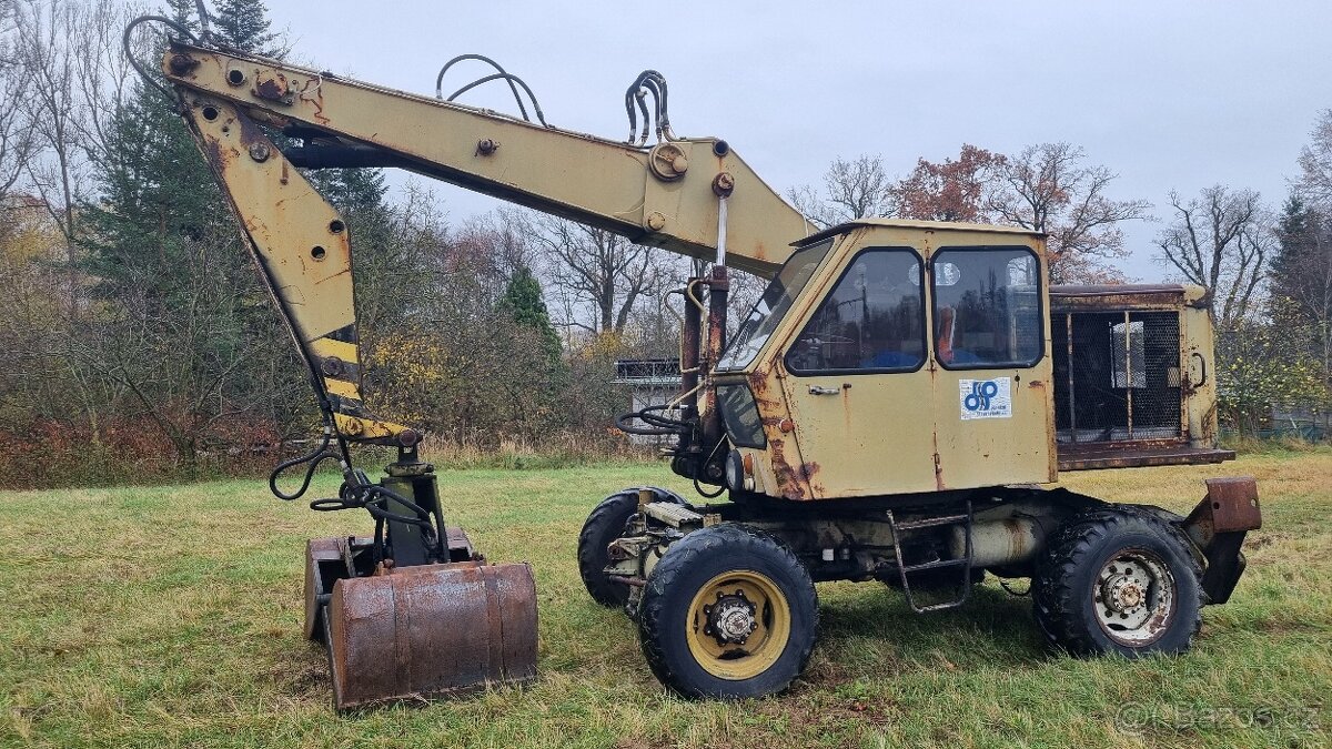 Kolový bagr Fortschritt T174/2