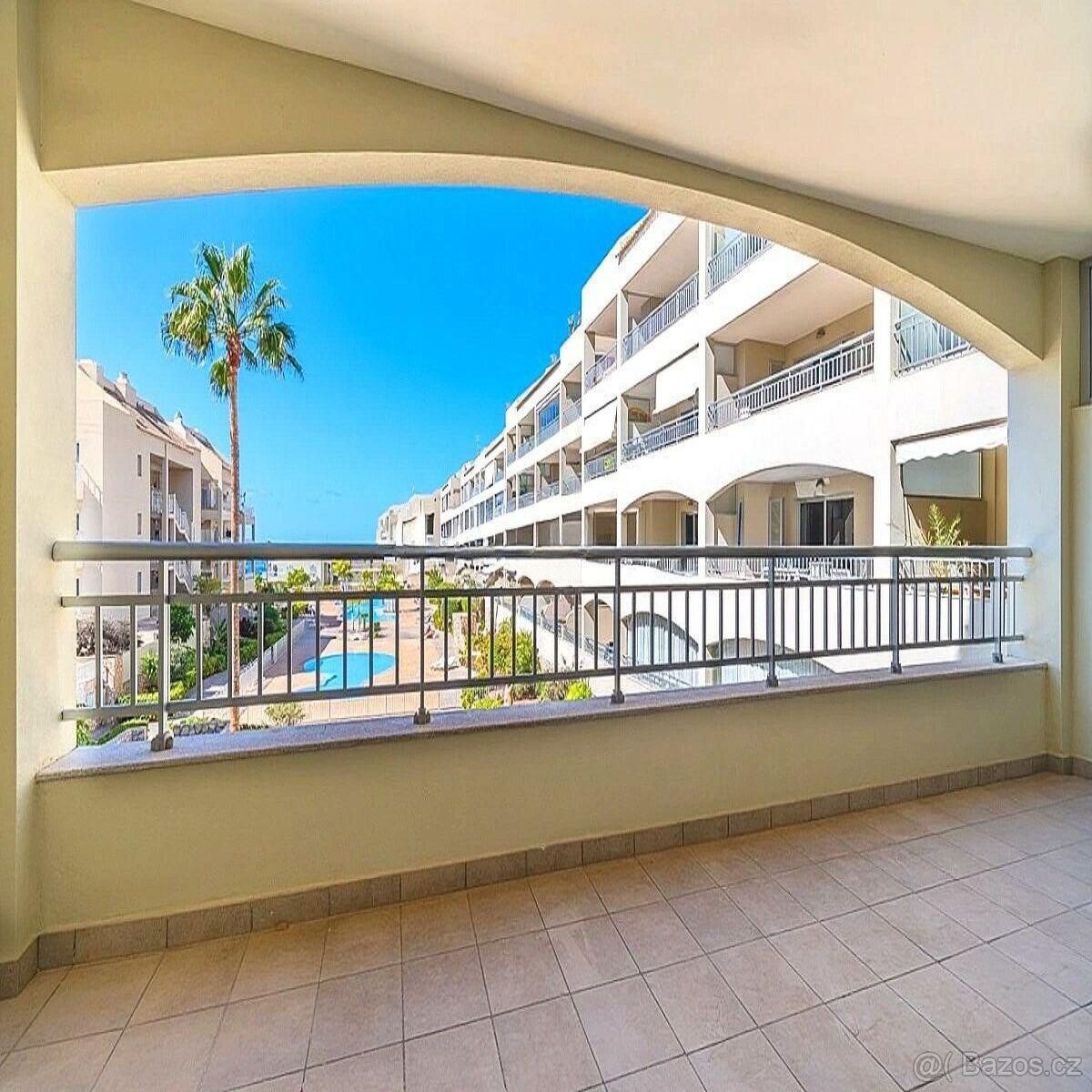 TENERIFE: Slunný 2kk apartmán s terasou a výhledem na bazén