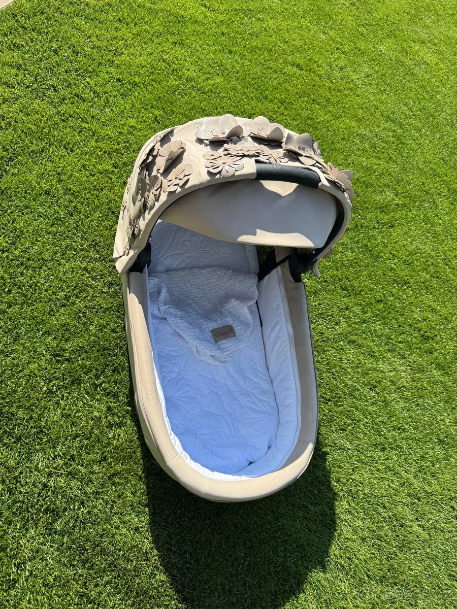 Hluboká korba Cybex Priam Simply flowers 2024