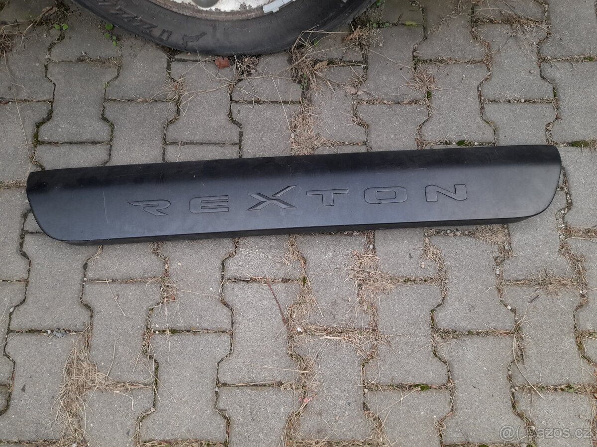 Ssangyong rexton lišta na kufrové dveře