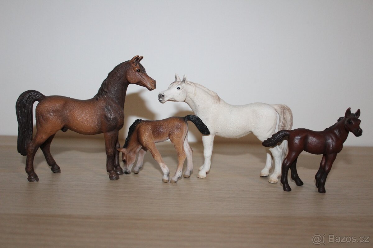 Rodina arabských koní Schleich