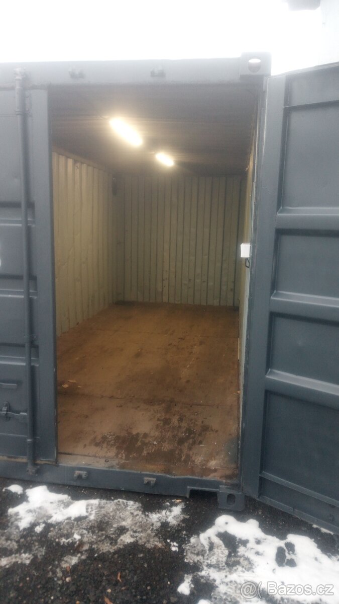 garáž -lodní kontejnér