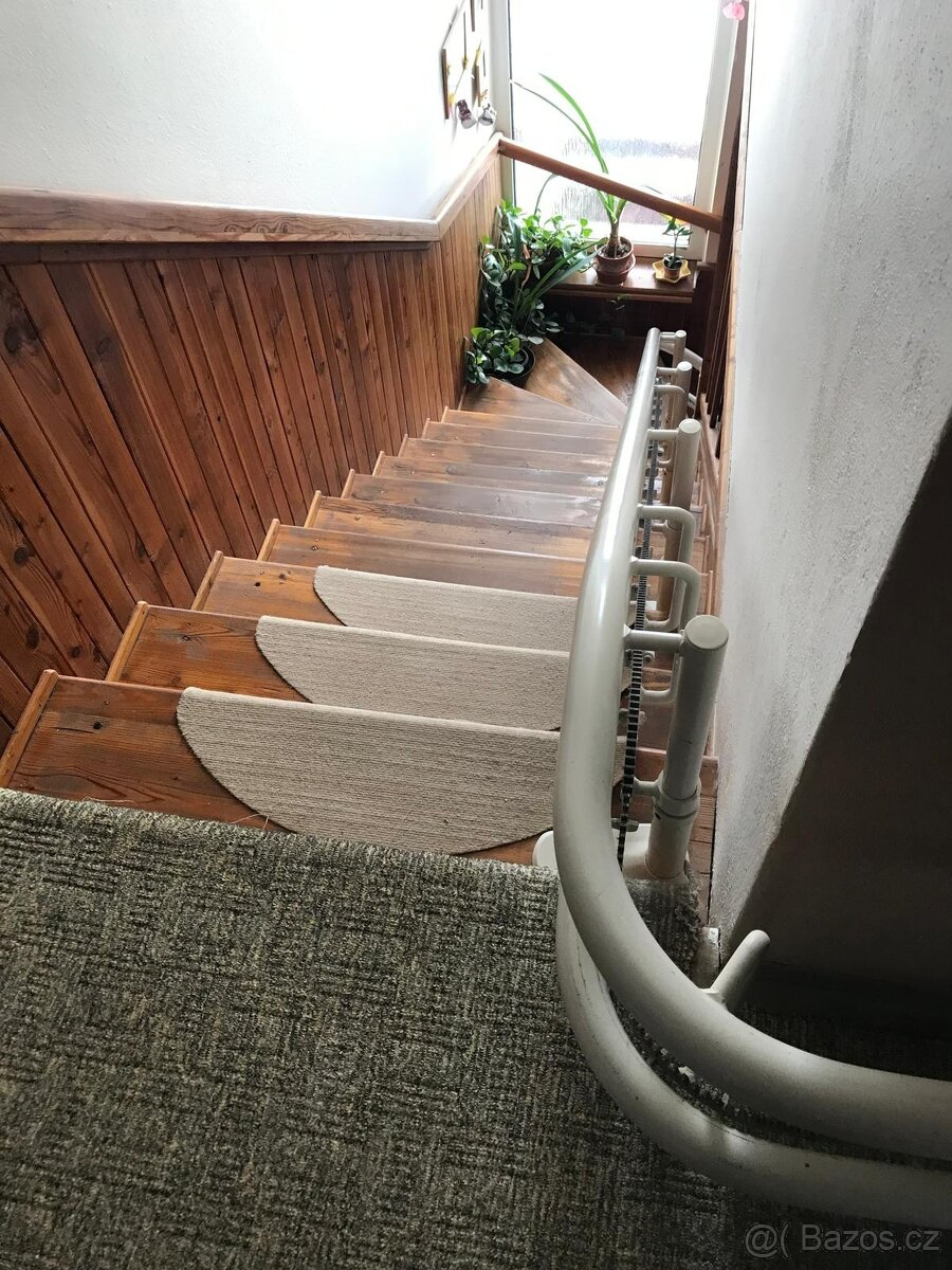 invalidní sedačkový výtah