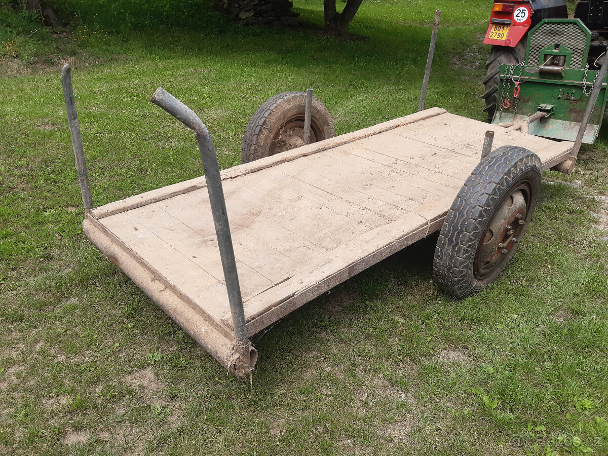 Přívěs za traktor.