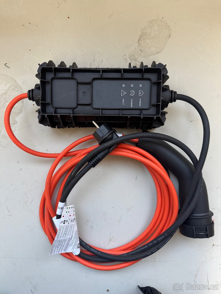 Přenosná nabíječka pro elektromobil 220V/10A