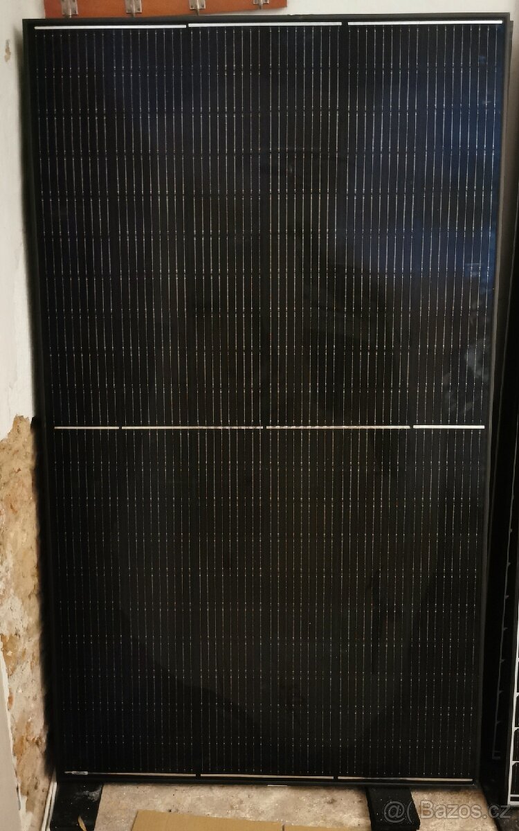 Prodám 4kusy solárních panelů silfab 370wp