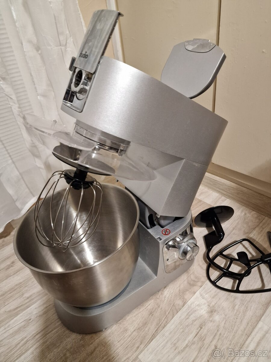 Automatický robot - mixér
