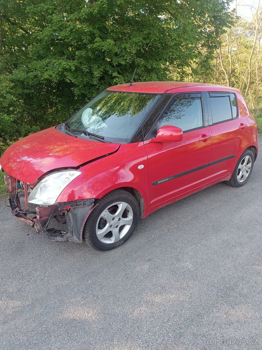Suzuki Swift 1.5i. 74kw