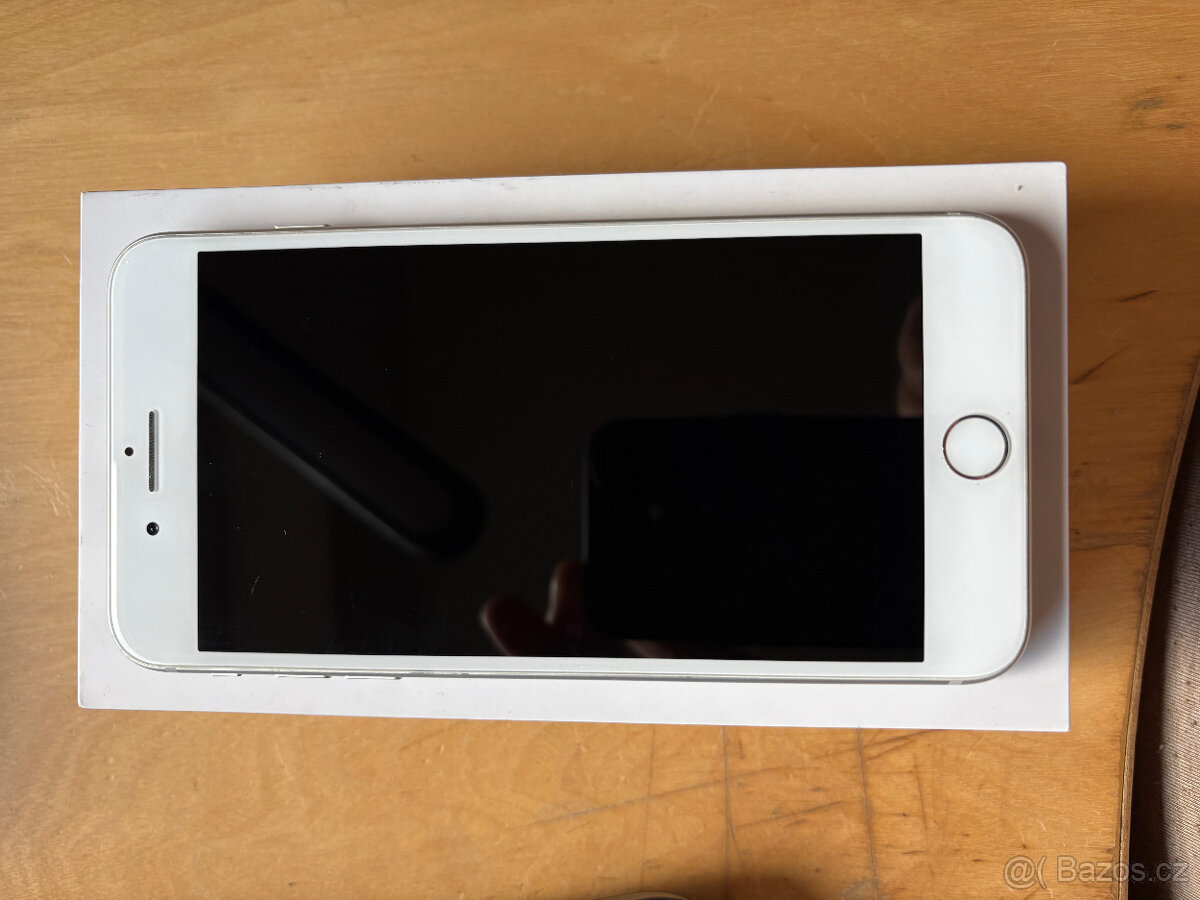 Iphone 8 plus stříbrný 64 GB