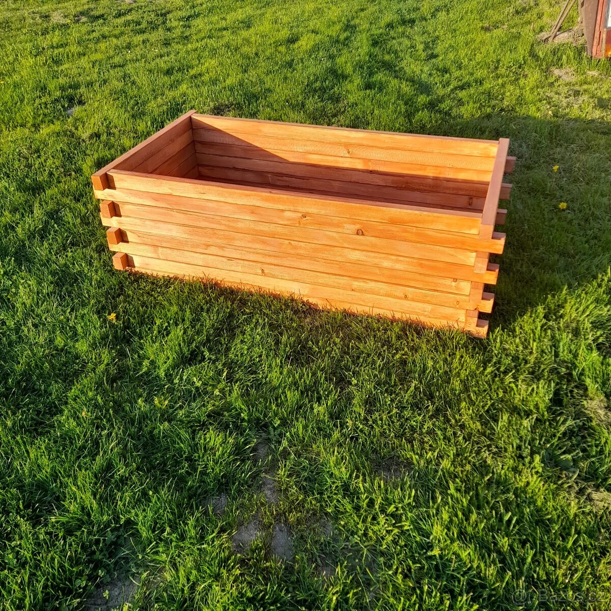 Dřevěný vyvýšený záhon