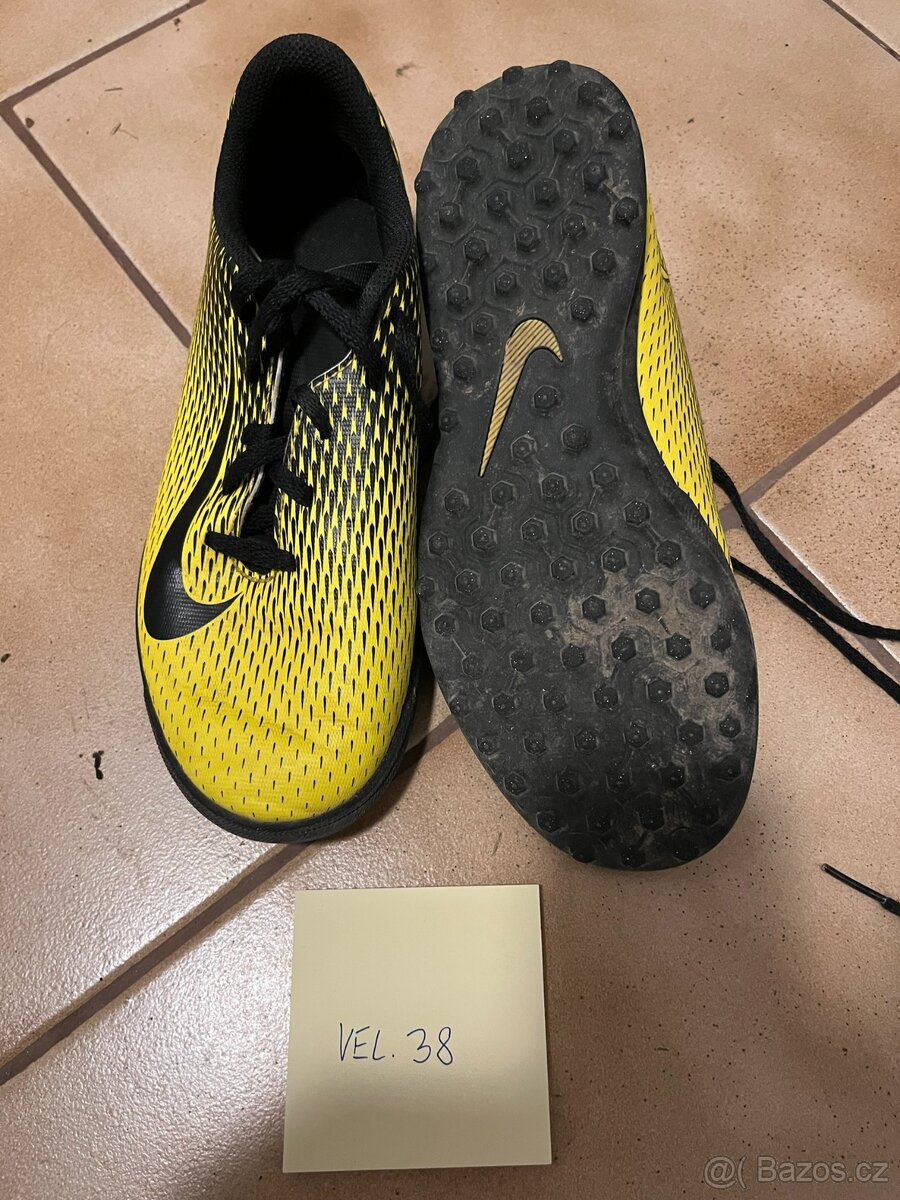 kopačky Nike vel. 38 (bez kolíků)